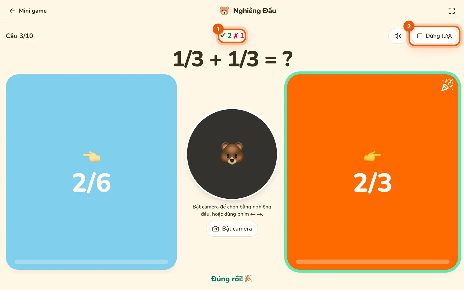 Câu 3/10 vừa được trả lời đúng: thẻ 2/3 bên phải có viền xanh và dòng Đúng rồi! 🎉 ở dưới; điểm ✓ 2 ✗ 1 và nút Dừng lượt có số thứ tự.